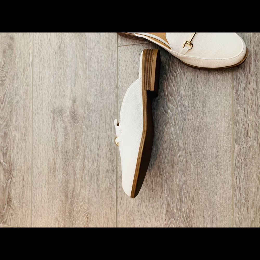 NIB Madden Girl White Slip-on Mule Gold Buckle - Picture 3 of 3